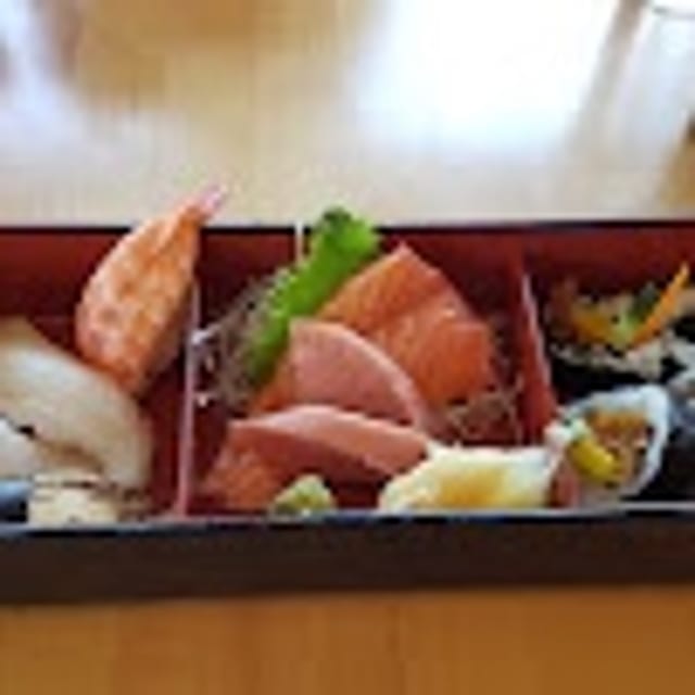"Moriawase" Box.