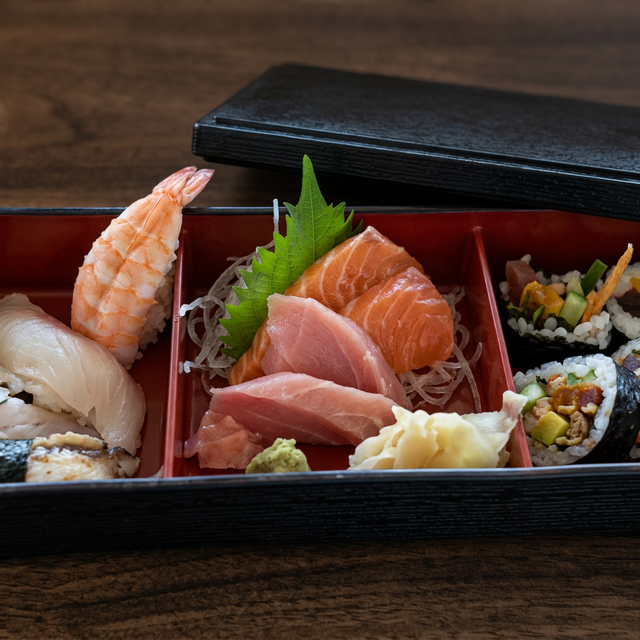 "Moriawase" Box.